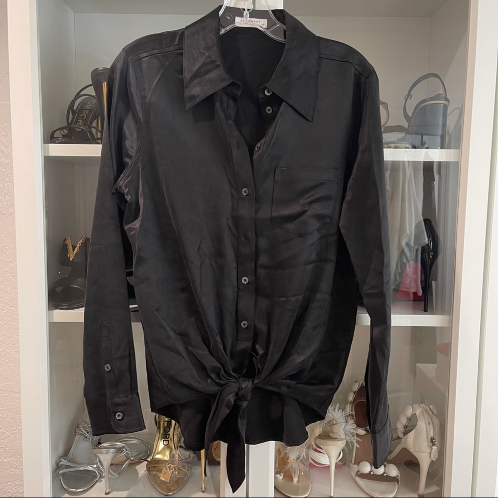 Equipment Long Sleeve Silk Button down top, XS